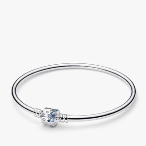 Pandora Elegant Silver Bracelet with Blue Accents